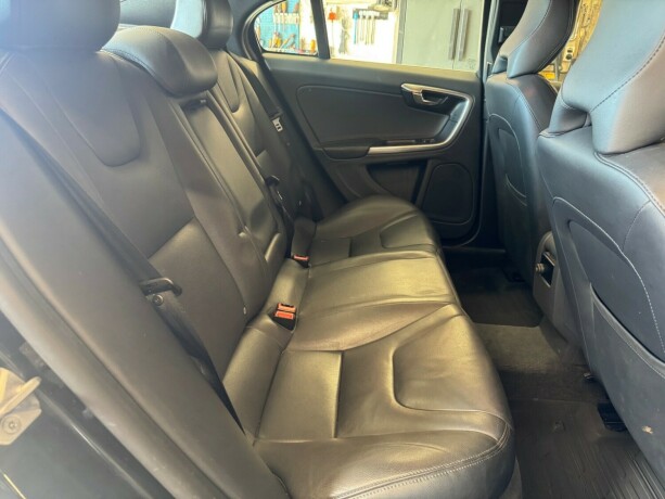 volvo-s60-diesel-2015-big-19