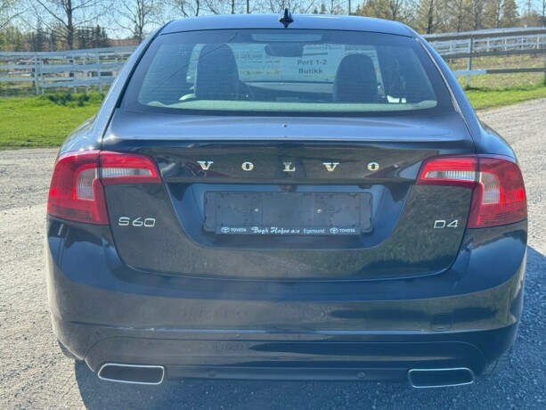 volvo-s60-diesel-2015-big-23