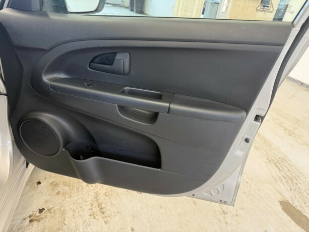 kia-venga-diesel-2010-big-18