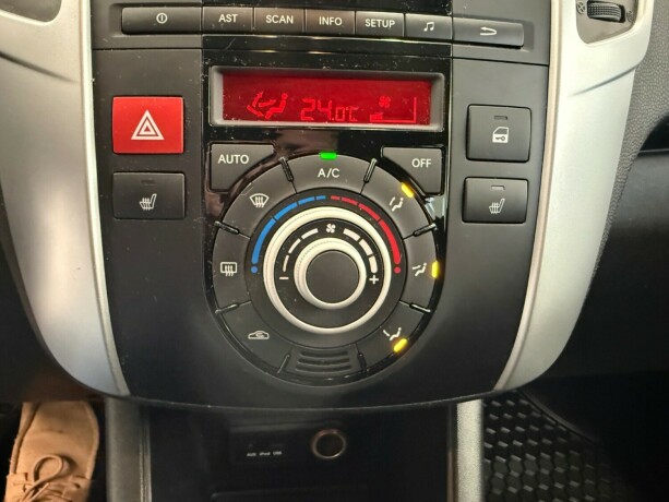 kia-venga-diesel-2010-big-12