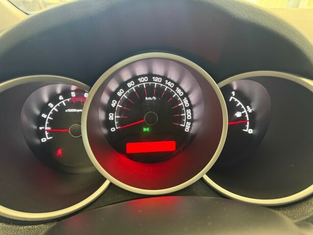 kia-venga-diesel-2010-big-10