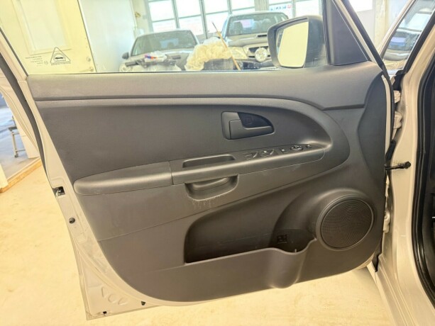 kia-venga-diesel-2010-big-28