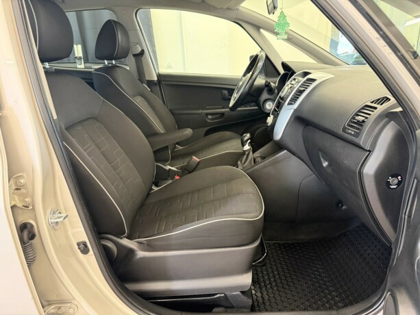 kia-venga-diesel-2010-big-20