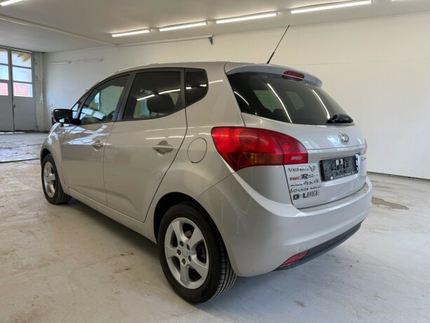 kia-venga-diesel-2010-big-3
