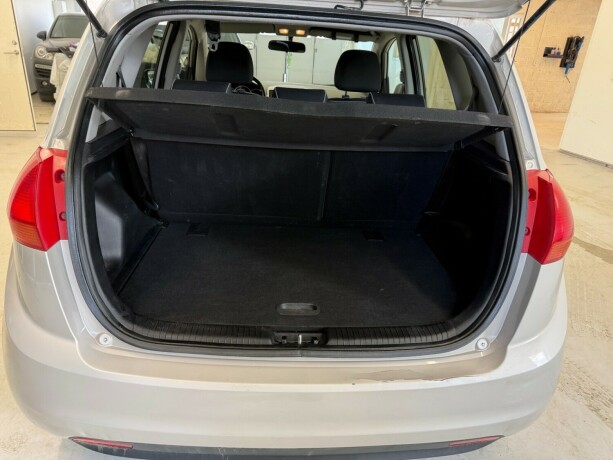 kia-venga-diesel-2010-big-24