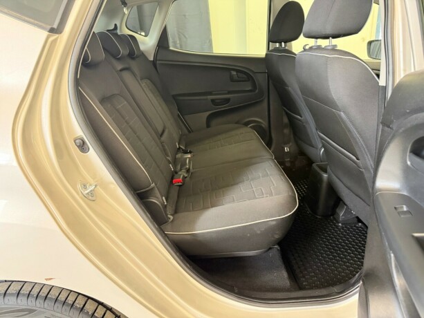 kia-venga-diesel-2010-big-22