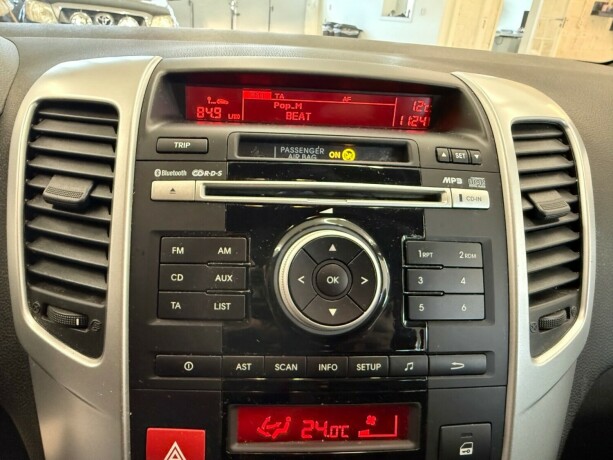 kia-venga-diesel-2010-big-11