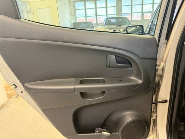 kia-venga-diesel-2010-big-25