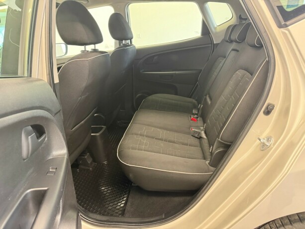 kia-venga-diesel-2010-big-26