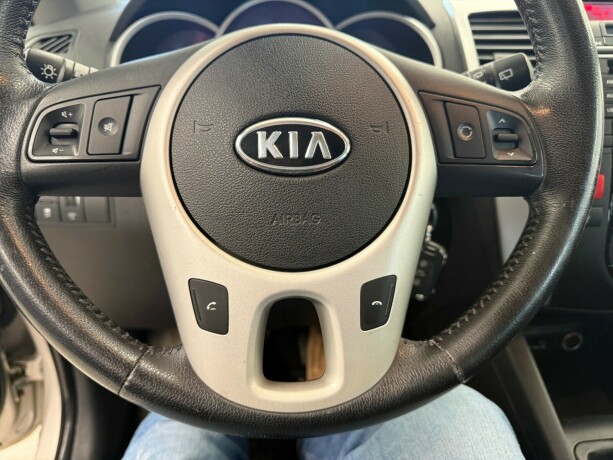 kia-venga-diesel-2010-big-9