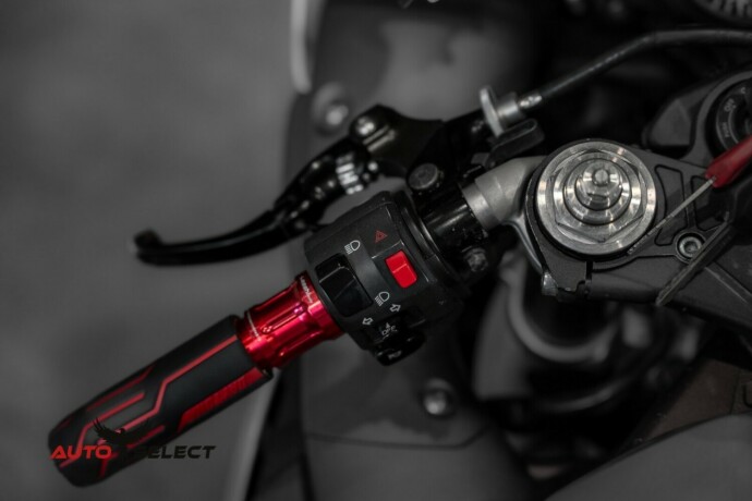 yamaha-yzf-r1-bensin-2011-big-14