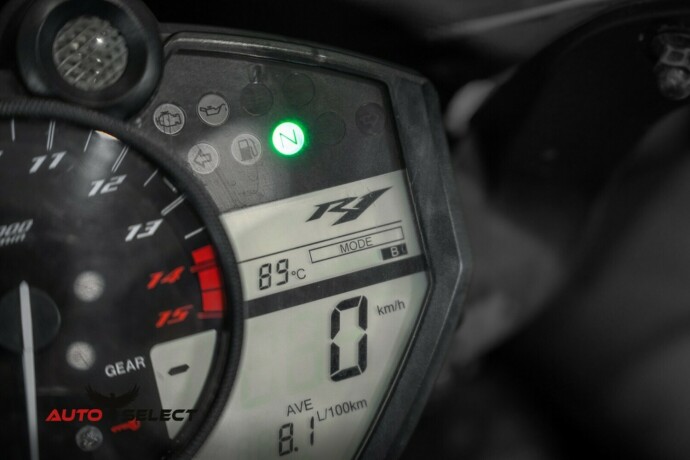 yamaha-yzf-r1-bensin-2011-big-17