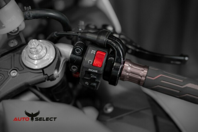 yamaha-yzf-r1-bensin-2011-big-19