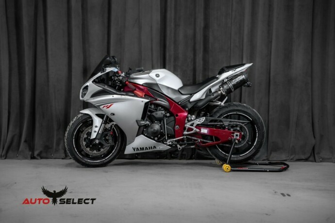 yamaha-yzf-r1-bensin-2011-big-8