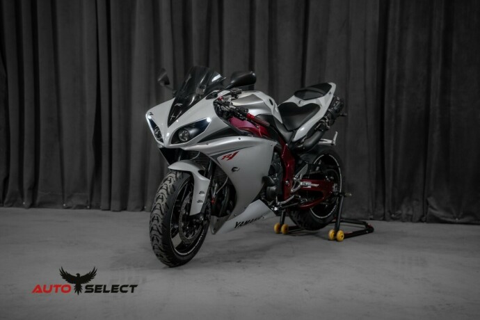 yamaha-yzf-r1-bensin-2011-big-1