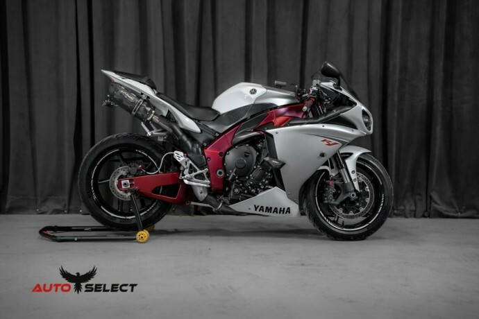 yamaha-yzf-r1-bensin-2011-big-2