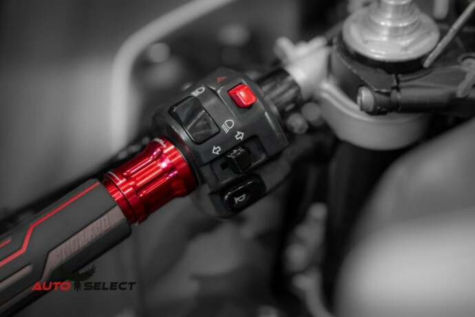 yamaha-yzf-r1-bensin-2011-big-15