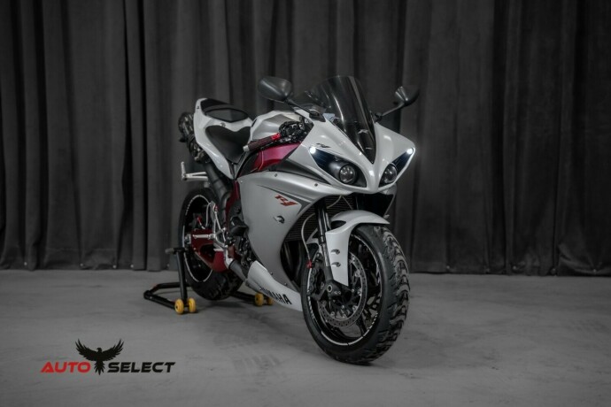 yamaha-yzf-r1-bensin-2011-big-0