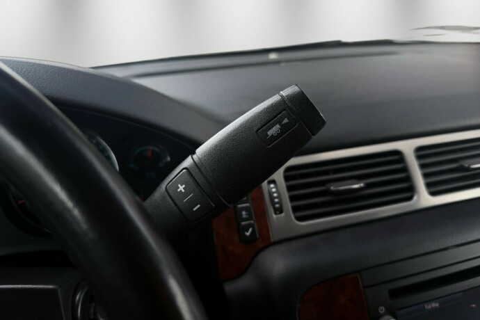 chevrolet-suburban-bensin-2012-big-26