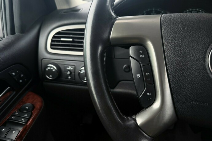 chevrolet-suburban-bensin-2012-big-23