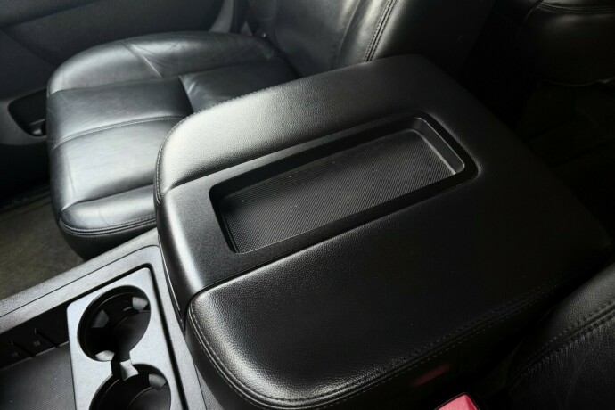 chevrolet-suburban-bensin-2012-big-34