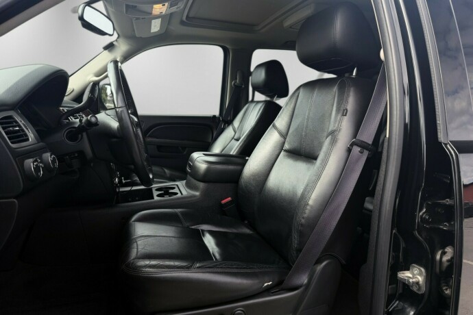 chevrolet-suburban-bensin-2012-big-15