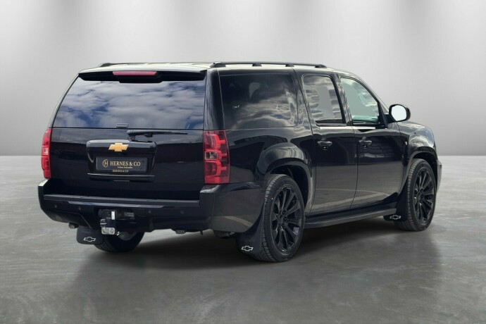 chevrolet-suburban-bensin-2012-big-6