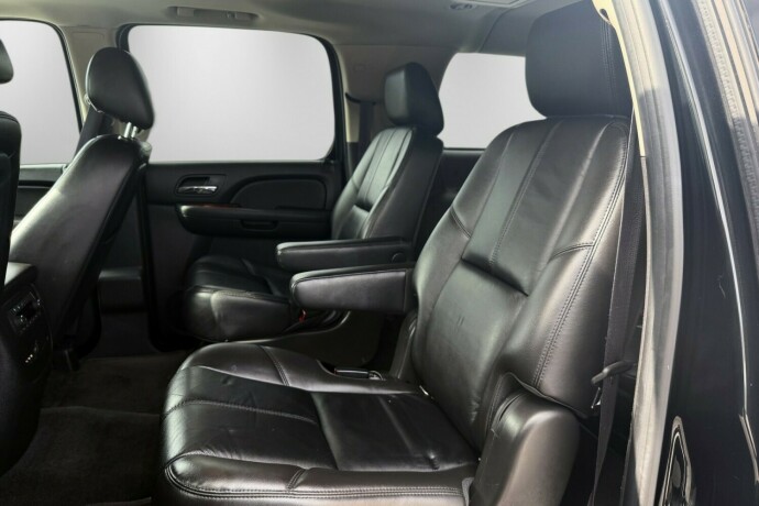 chevrolet-suburban-bensin-2012-big-36