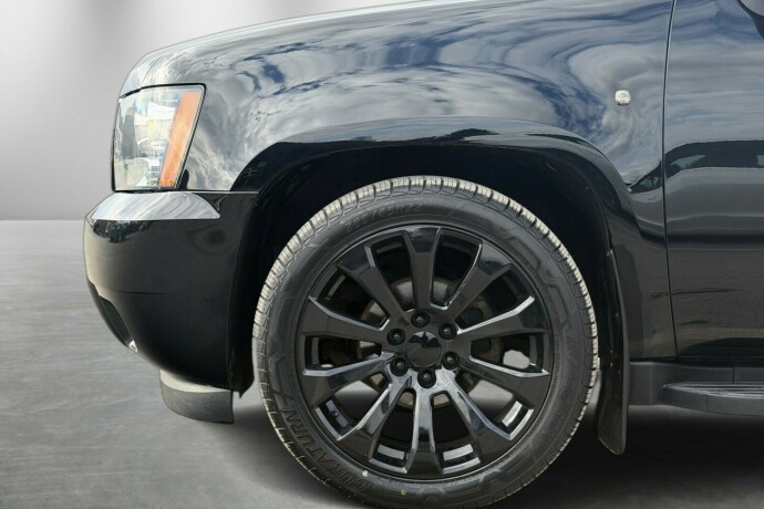 chevrolet-suburban-bensin-2012-big-5