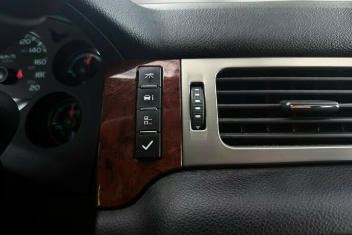 chevrolet-suburban-bensin-2012-big-27