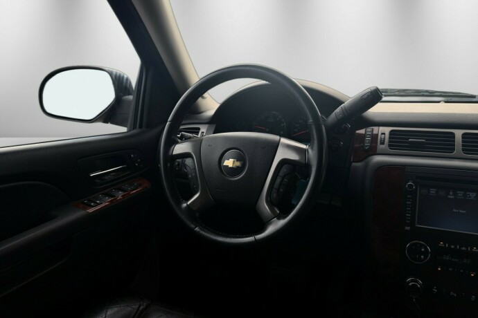 chevrolet-suburban-bensin-2012-big-21