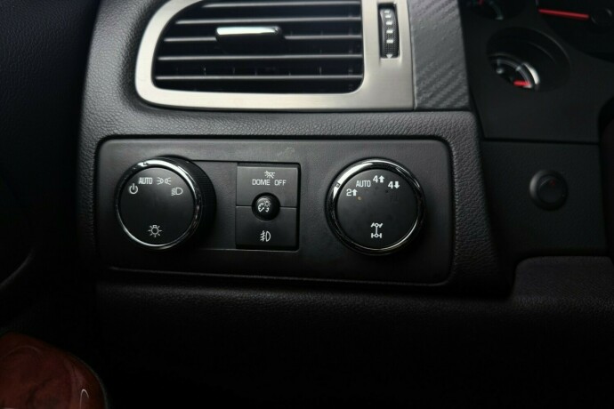 chevrolet-suburban-bensin-2012-big-28