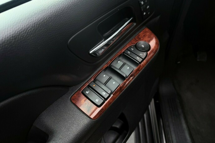 chevrolet-suburban-bensin-2012-big-18