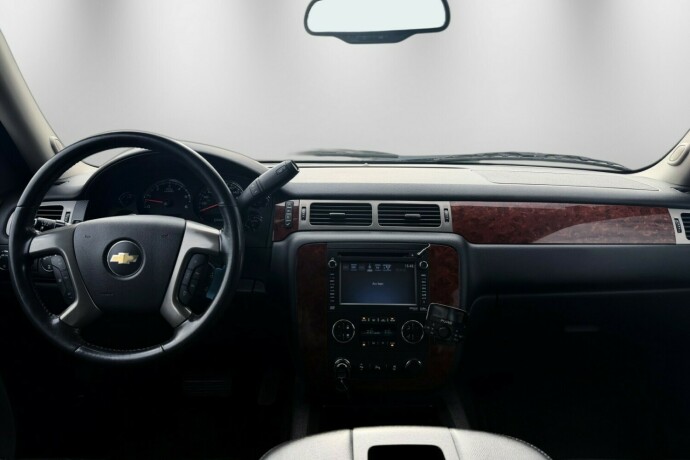 chevrolet-suburban-bensin-2012-big-20