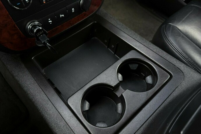 chevrolet-suburban-bensin-2012-big-33