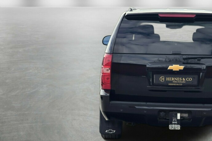 chevrolet-suburban-bensin-2012-big-9