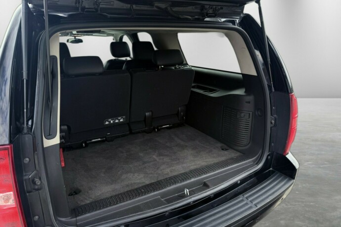 chevrolet-suburban-bensin-2012-big-12