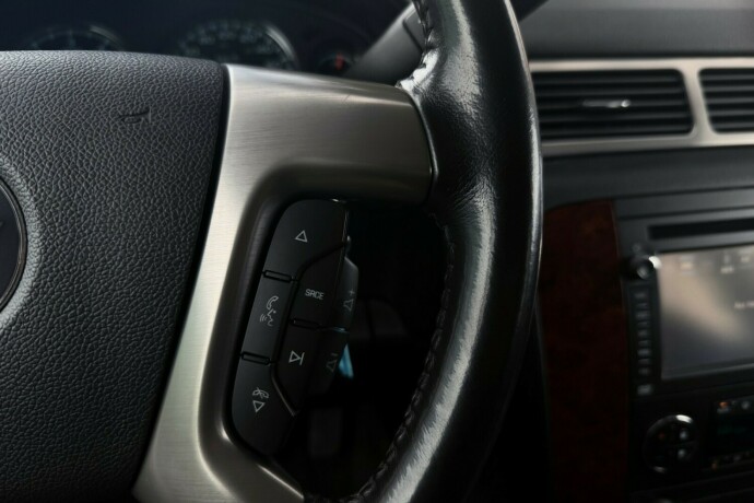 chevrolet-suburban-bensin-2012-big-24