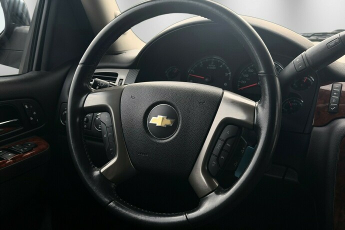 chevrolet-suburban-bensin-2012-big-22