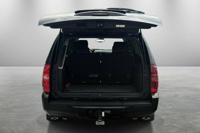 chevrolet-suburban-bensin-2012-big-11