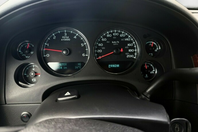 chevrolet-suburban-bensin-2012-big-25