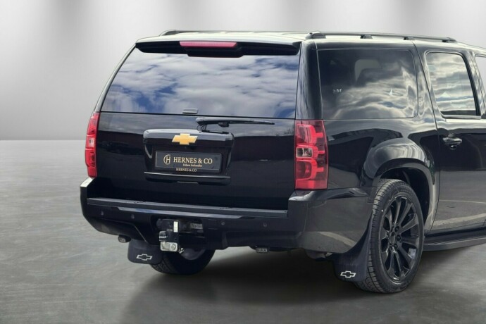 chevrolet-suburban-bensin-2012-big-7