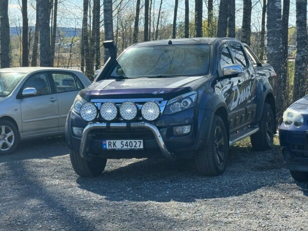 isuzu-d-max-diesel-2013-big-21