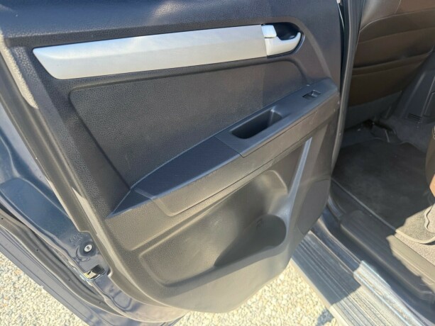 isuzu-d-max-diesel-2013-big-15