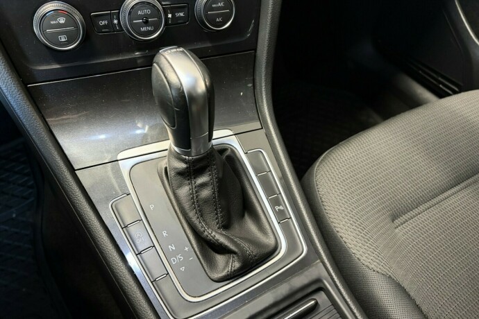 volkswagen-golf-bensin-2019-big-17