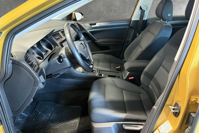 volkswagen-golf-bensin-2019-big-1