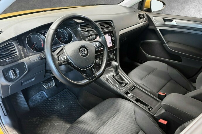 volkswagen-golf-bensin-2019-big-3