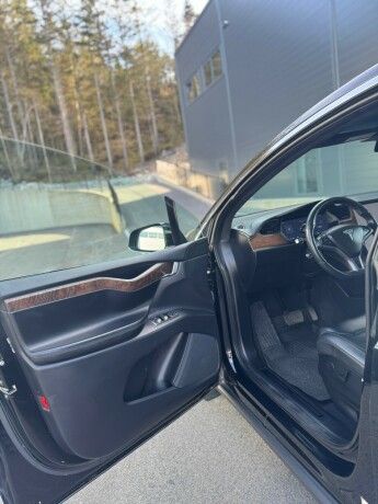 tesla-model-x-elektrisitet-2019-big-17