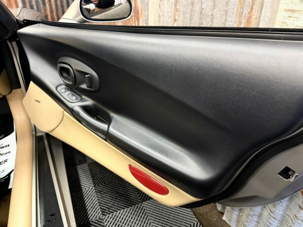 chevrolet-corvette-bensin-2000-big-25