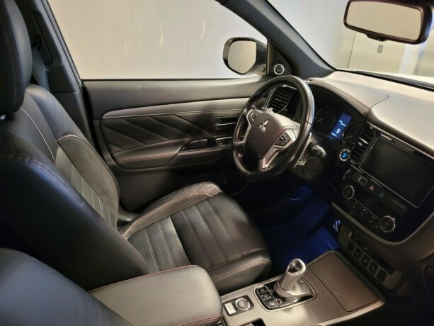 mitsubishi-outlander-elektrisitetbensin-2018-big-12